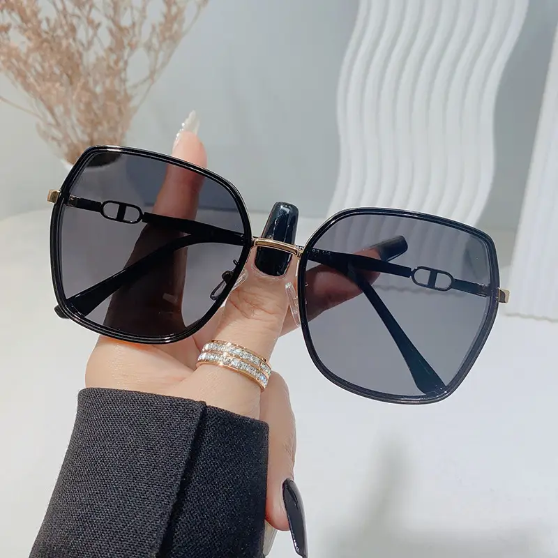 Women's UV400 Sunglasses with Gold Frame - Image 4