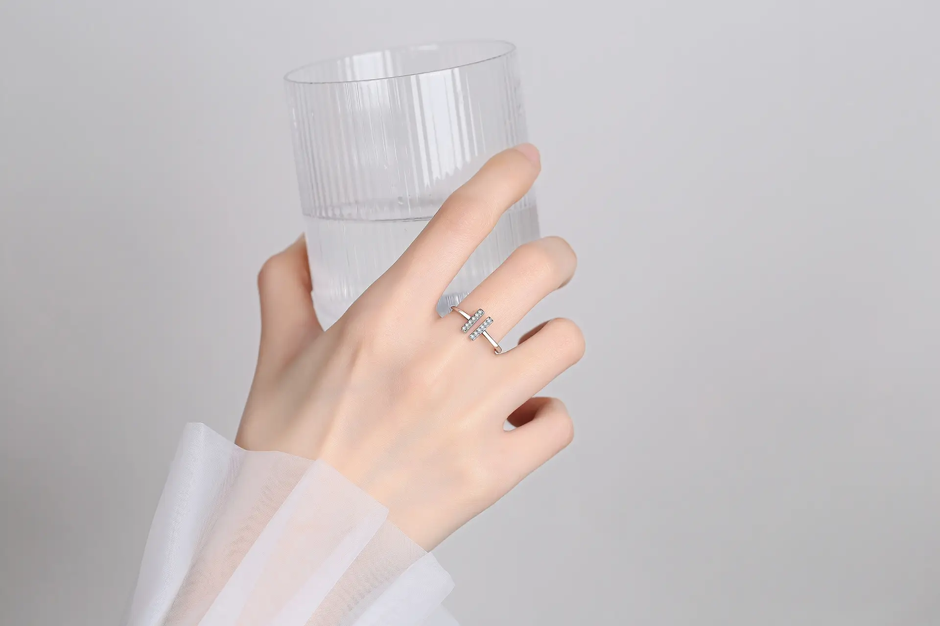 Women's Open-mouth Diamond Ring Silver Gold Design — feature 13