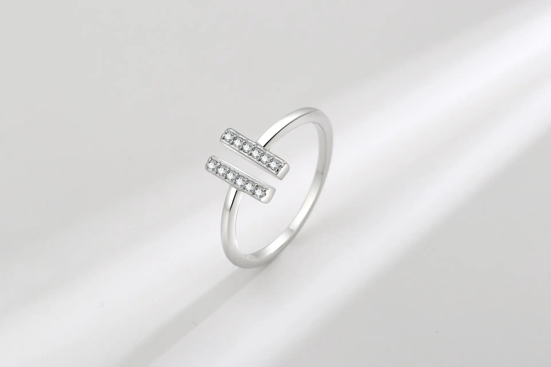 Women's Open-mouth Diamond Ring Silver Gold Design — feature 4