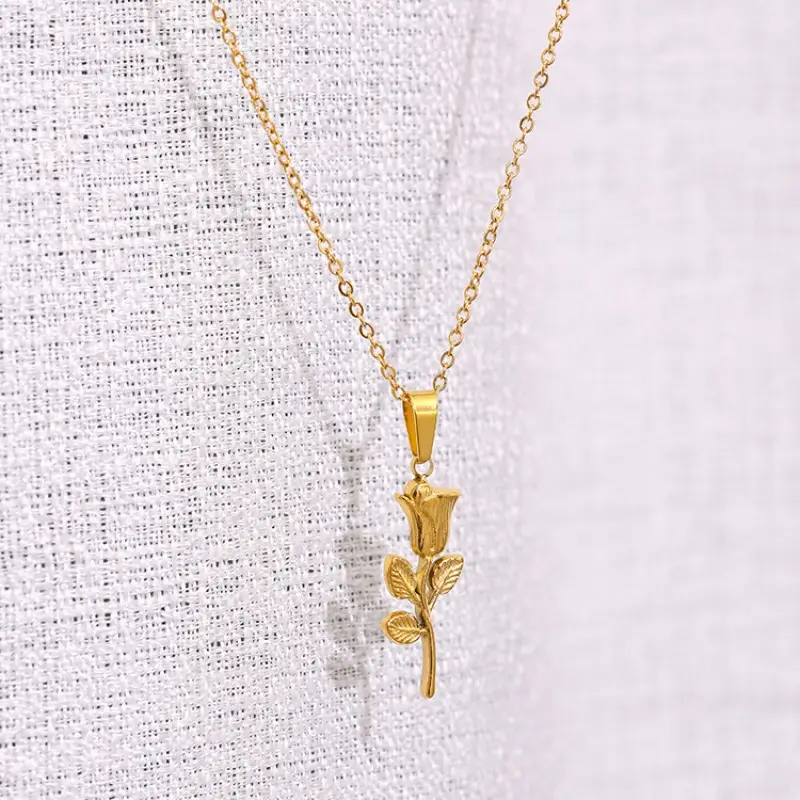 Golden 3D Rose Clavicle Necklace for Women