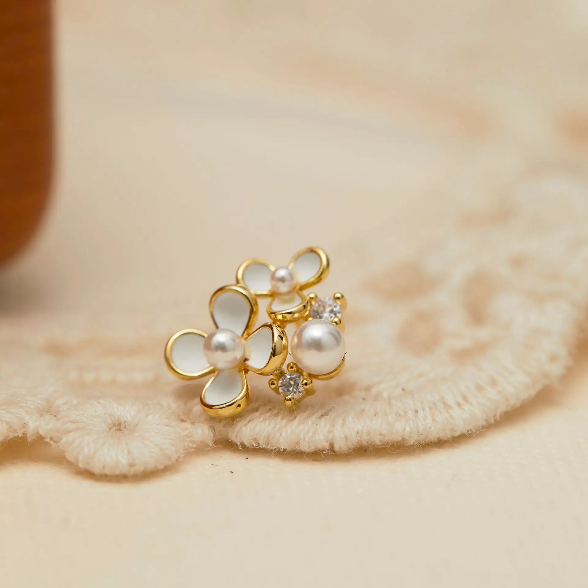 Mini French Pearl Flower Earrings Gold Plated — feature 7
