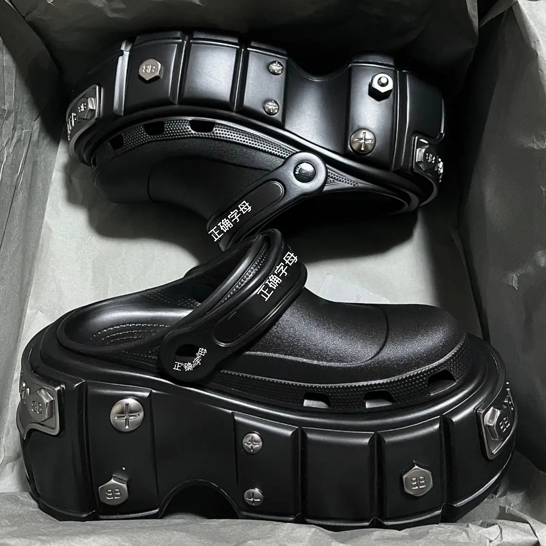 Cross-Border Platform Sandals with Metal Studs Black White — feature 17