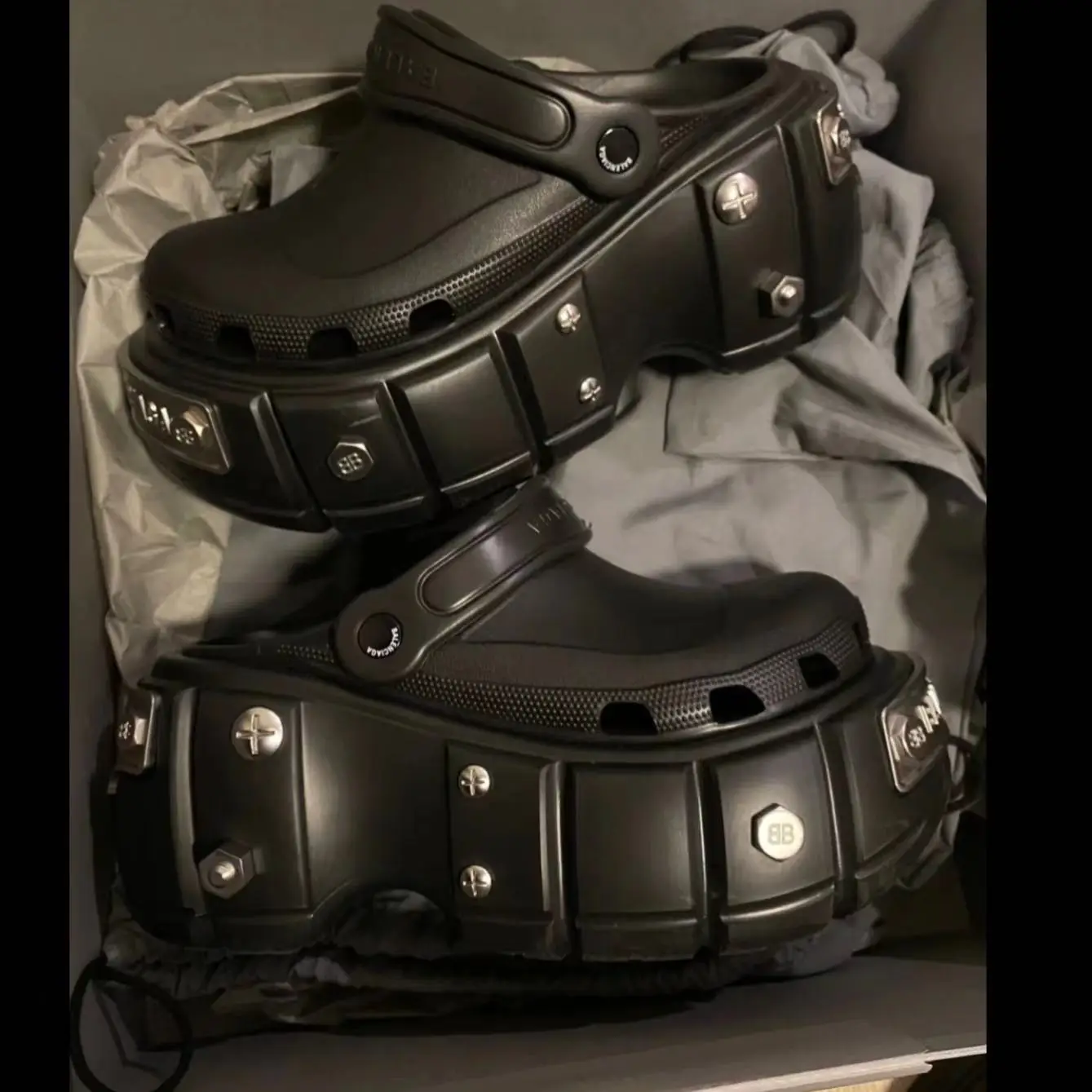 Cross-Border Platform Sandals with Metal Studs Black White — feature 18