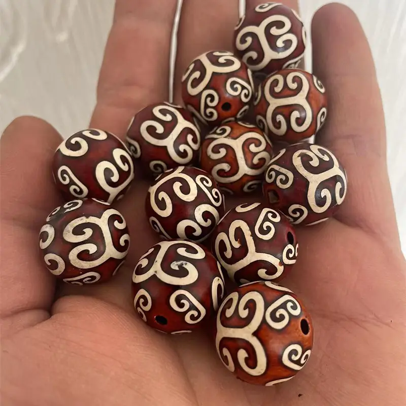 Antique Red Natural Agate 20mm Round Beads - Image 2