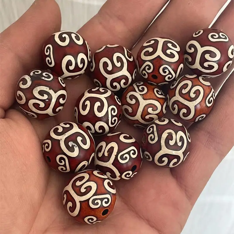 Antique Red Natural Agate 20mm Round Beads - Image 3
