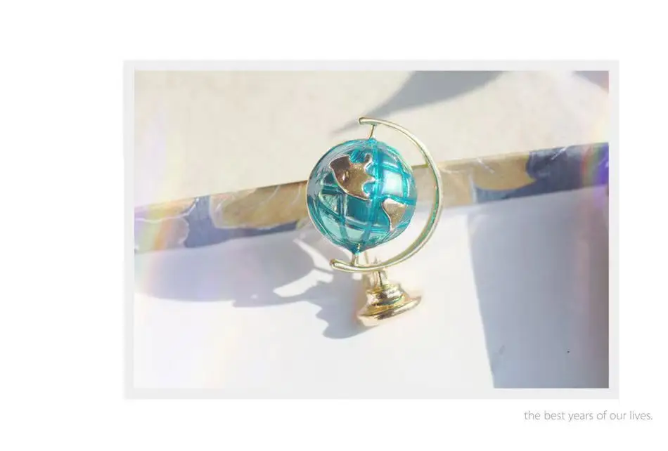 Korean-style Cute Globe Brooch with Gold Finish — feature 2