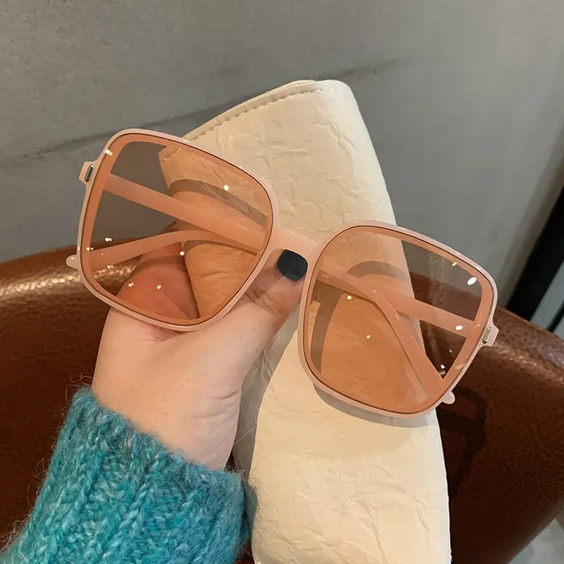 Women's Square Sunglasses with Tortoise Shell Frames - Image 10