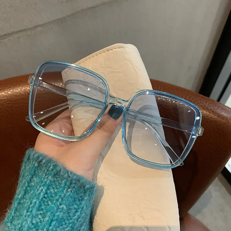 Women's Square Sunglasses with Tortoise Shell Frames - Image 11
