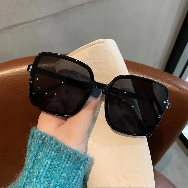 Women's Square Sunglasses with Tortoise Shell Frames - Image 12