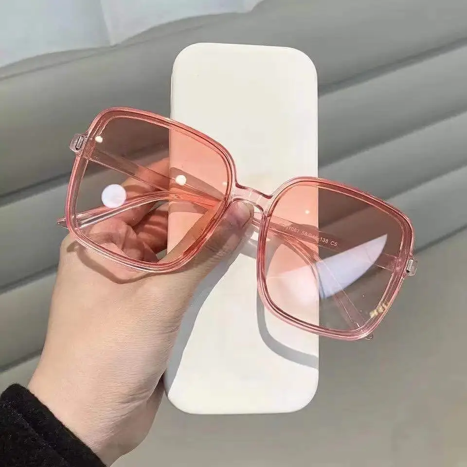 Women's Square Sunglasses with Tortoise Shell Frames - Image 5