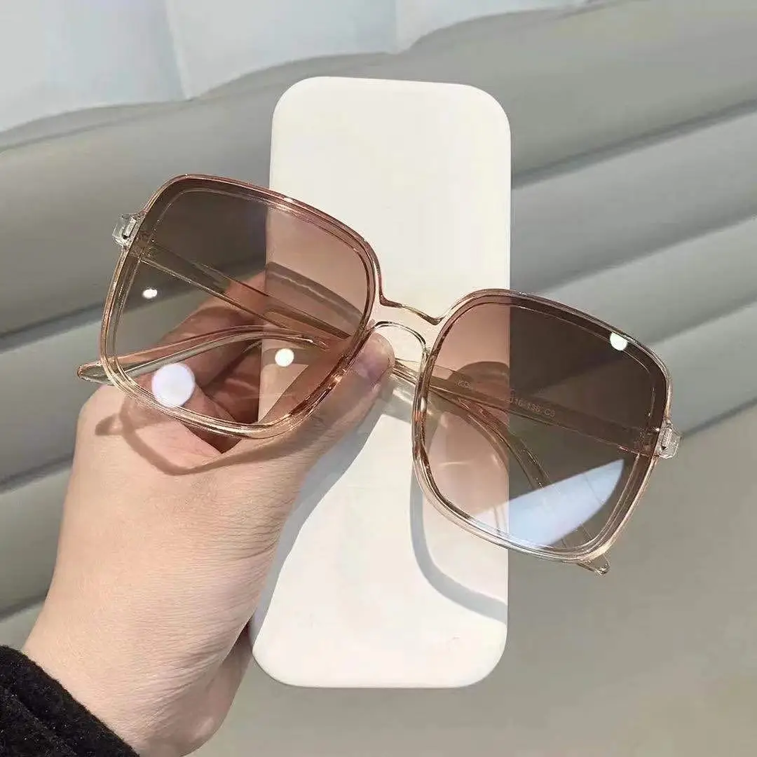 Women's Square Sunglasses with Tortoise Shell Frames - Image 8