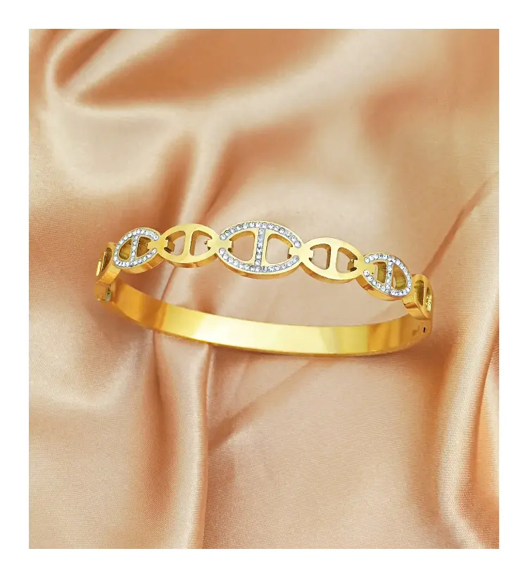 Light Luxury Pig Nose Bracelet Ring Buckle Simple Niche Design — feature 3