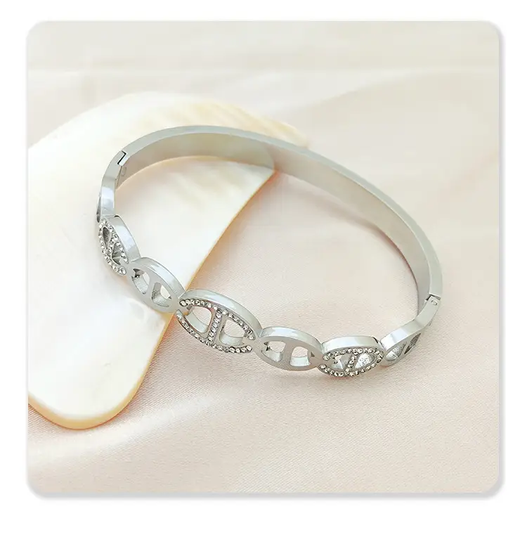 Light Luxury Pig Nose Bracelet Ring Buckle Simple Niche Design — feature 8