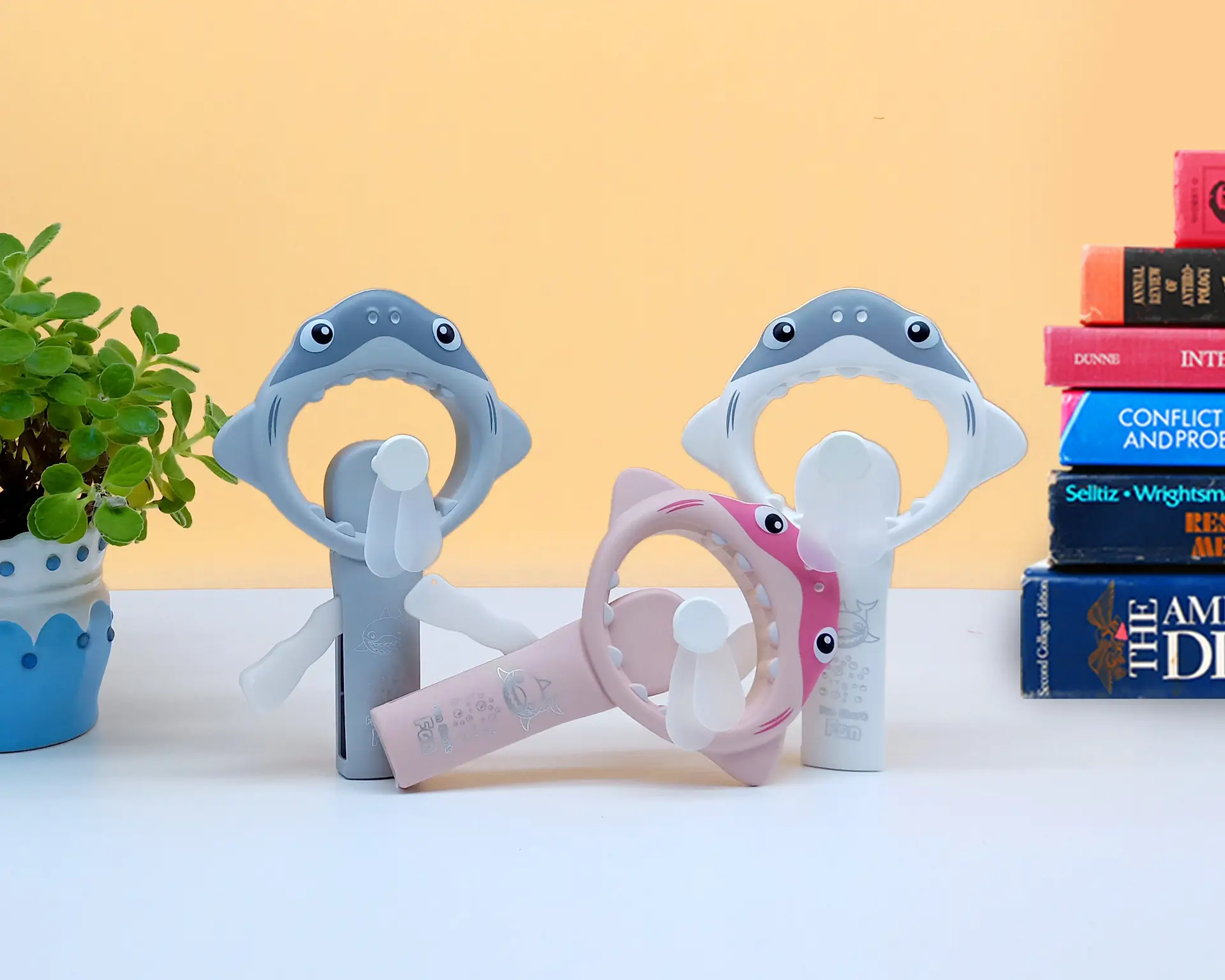 Cute Cartoon Shark Hand Canned Mini Fan Portable — feature 6