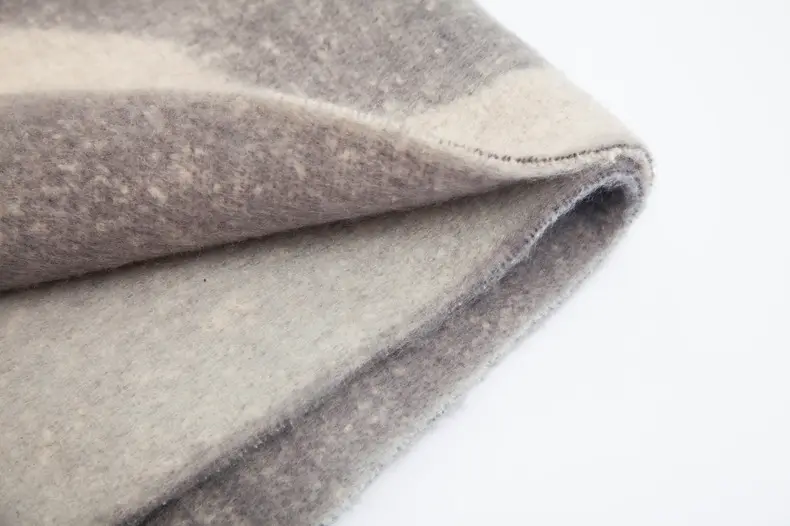 Thickened Cross-Border Shawl Green Beige Fringed — feature 15