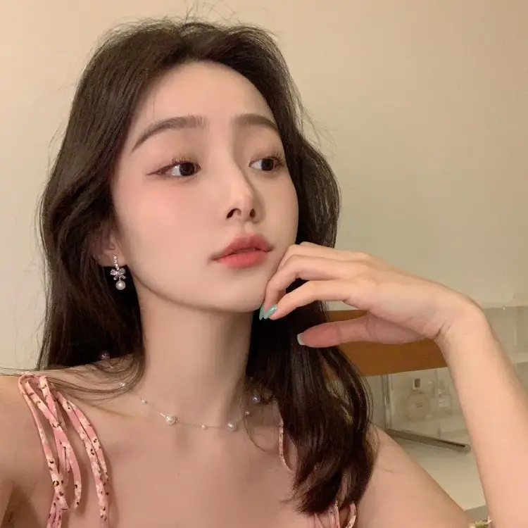 Bow Pearl Earrings 2023 Niche Design High-end Women's Ear Clip - Image 4