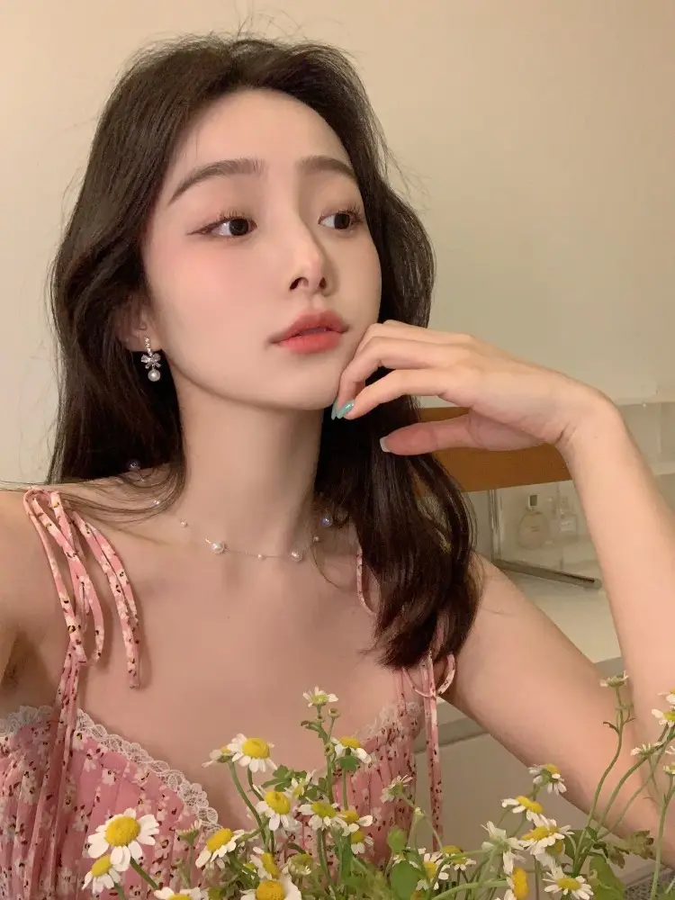 Bow Pearl Earrings 2023 Niche Design High-end Women's Ear Clip — feature 2