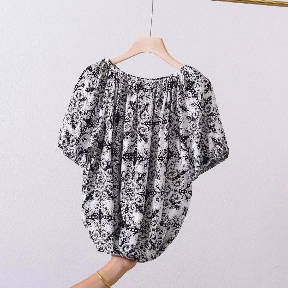 Women's Polka Dot Cotton Silk One-Line T-Shirt - Image 16
