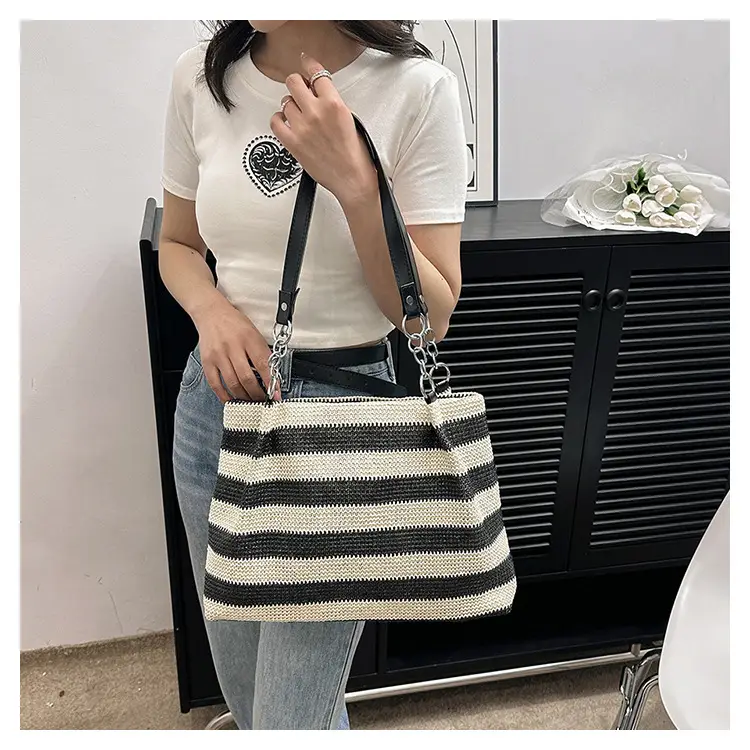 Straw Textured Shoulder Bag Large Capacity 2026 — feature 26