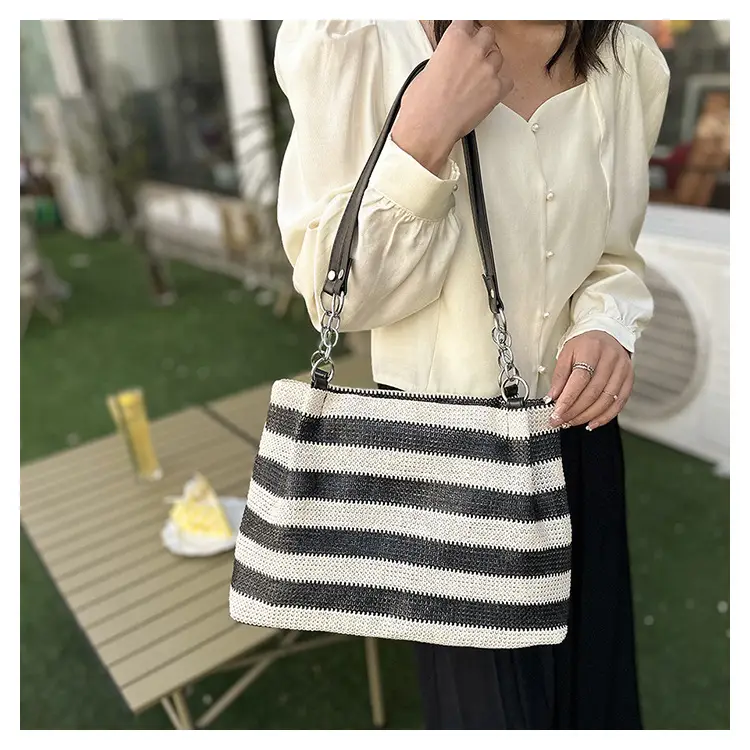 Straw Textured Shoulder Bag Large Capacity 2026 — feature 27
