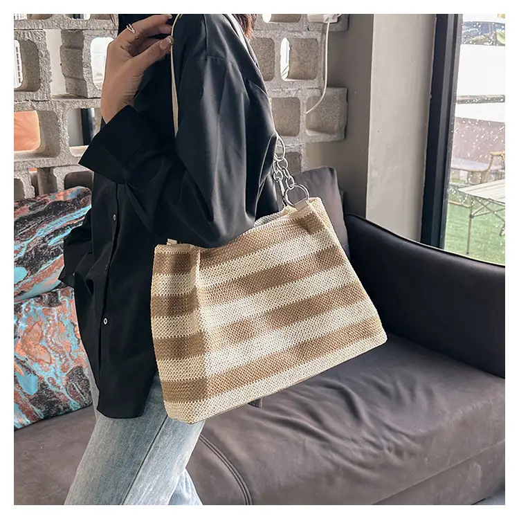Straw Textured Shoulder Bag Large Capacity 2026 — feature 32