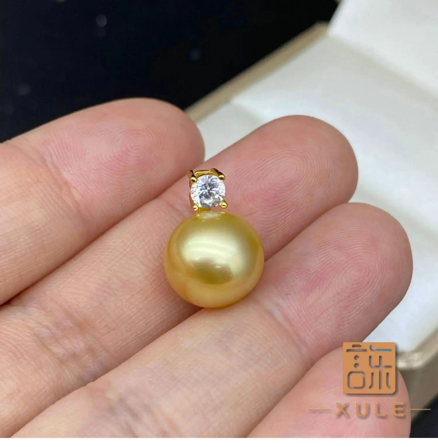 Sterling Silver Pearl Pendant with Single Diamond — feature 6