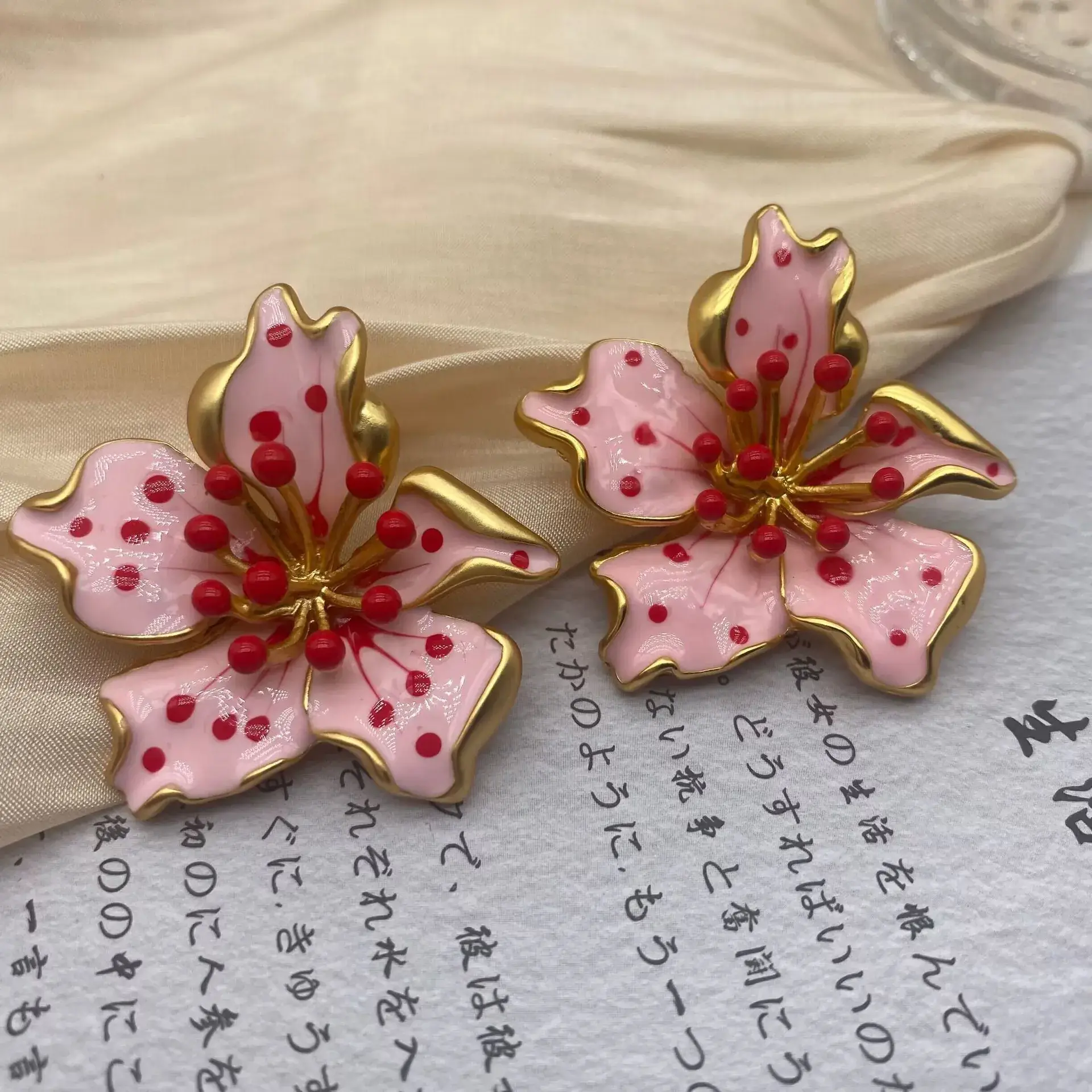 Retro Vintage Flower Earrings Rose Brushed Enamel Silver Needle Electroplated — feature 2