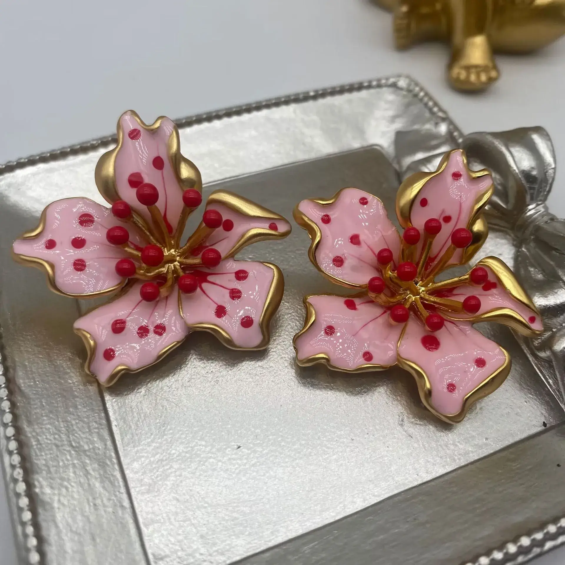 Retro Vintage Flower Earrings Rose Brushed Enamel Silver Needle Electroplated — feature 6