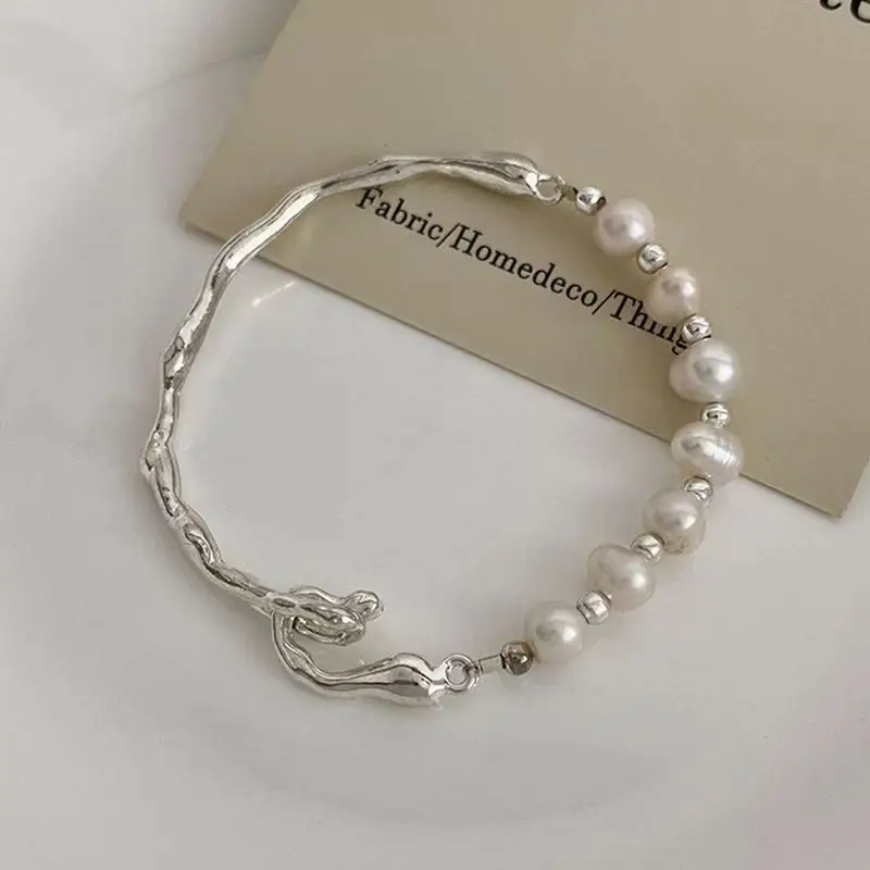 Silver Pearl Bracelet for Women Luxury Accessory - Image 3