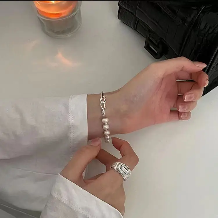 Silver Pearl Bracelet for Women Luxury Accessory - Image 4