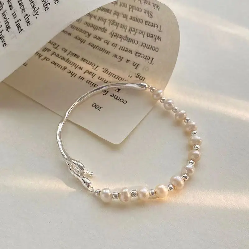 Silver Pearl Bracelet for Women Luxury Accessory — feature 5