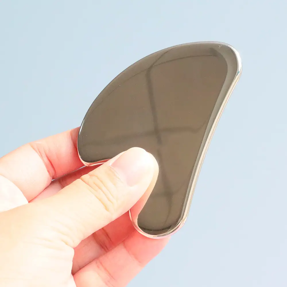 304 Heart-Shaped Facial Scrapping Board with Drawstring Bag — feature 13