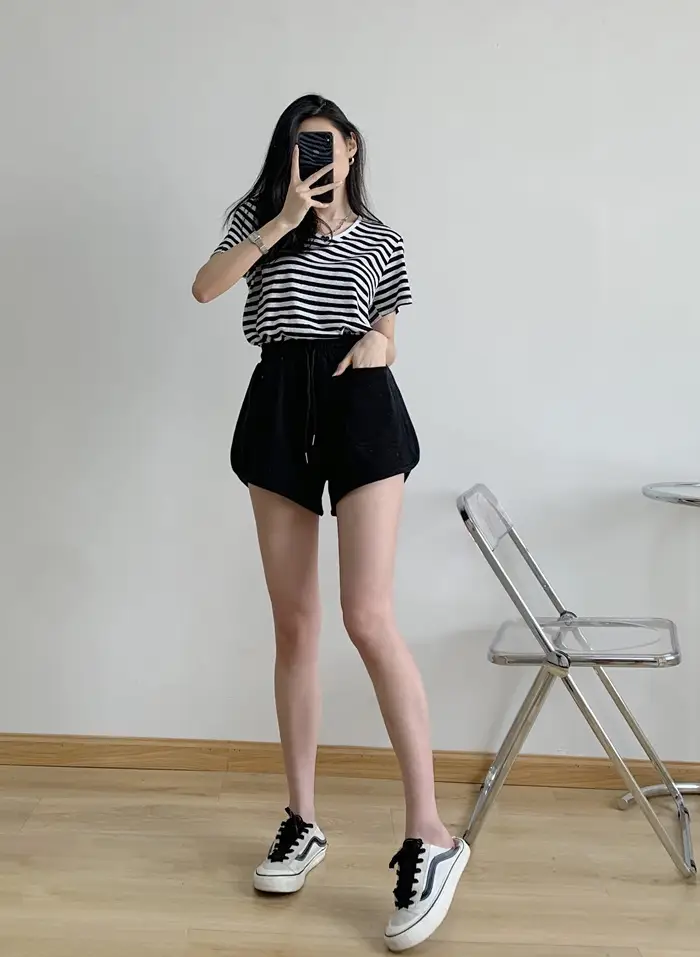 Women's Black Super Short Casual Shorts Large Pocket — feature 28