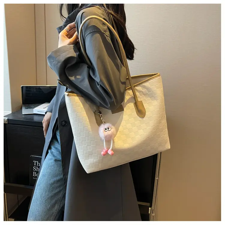 Black Embossed Tote Bag for Women 2023 — feature 18