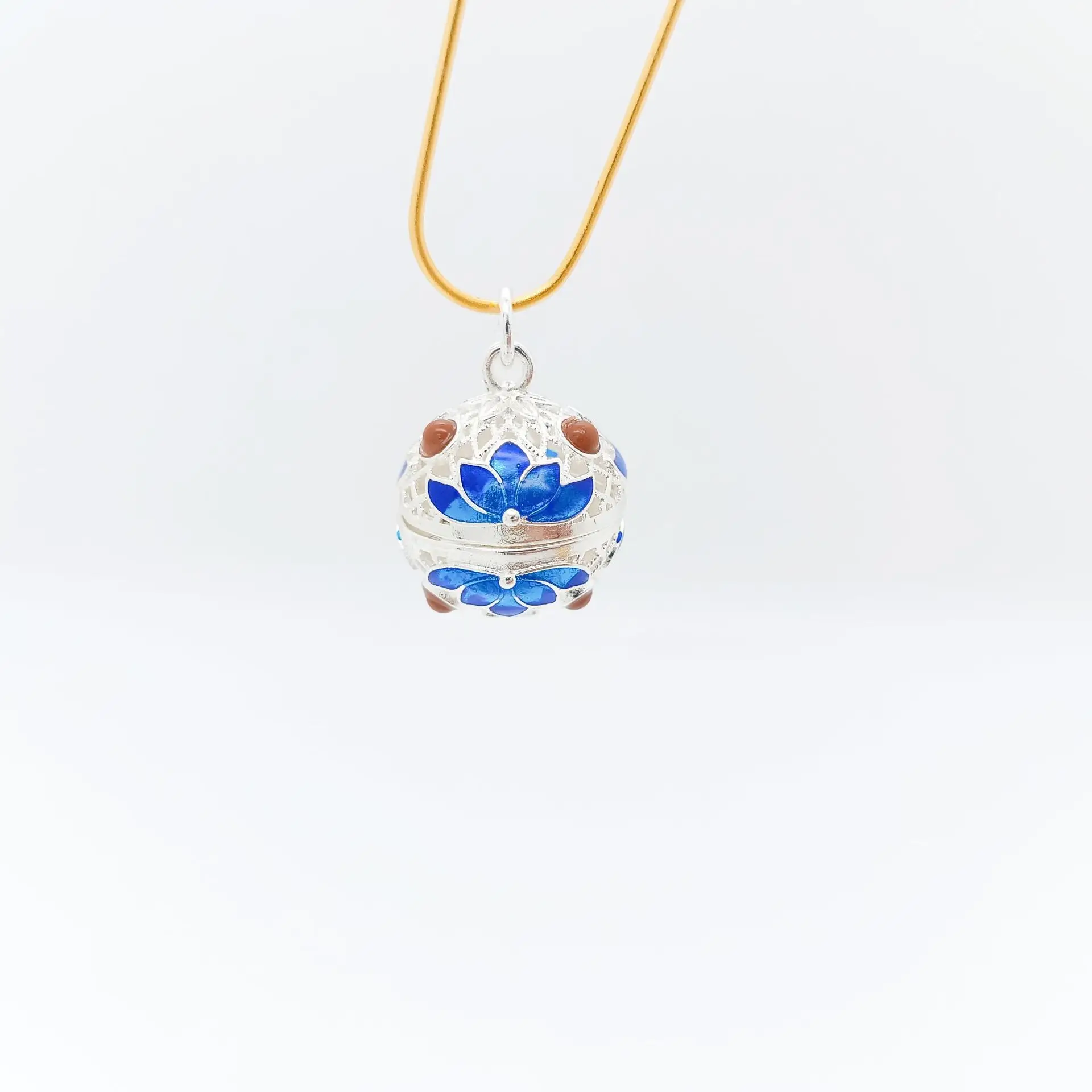 Golden Lotus Hollow Sachet Necklace with Color-Preserving Design - Image 4