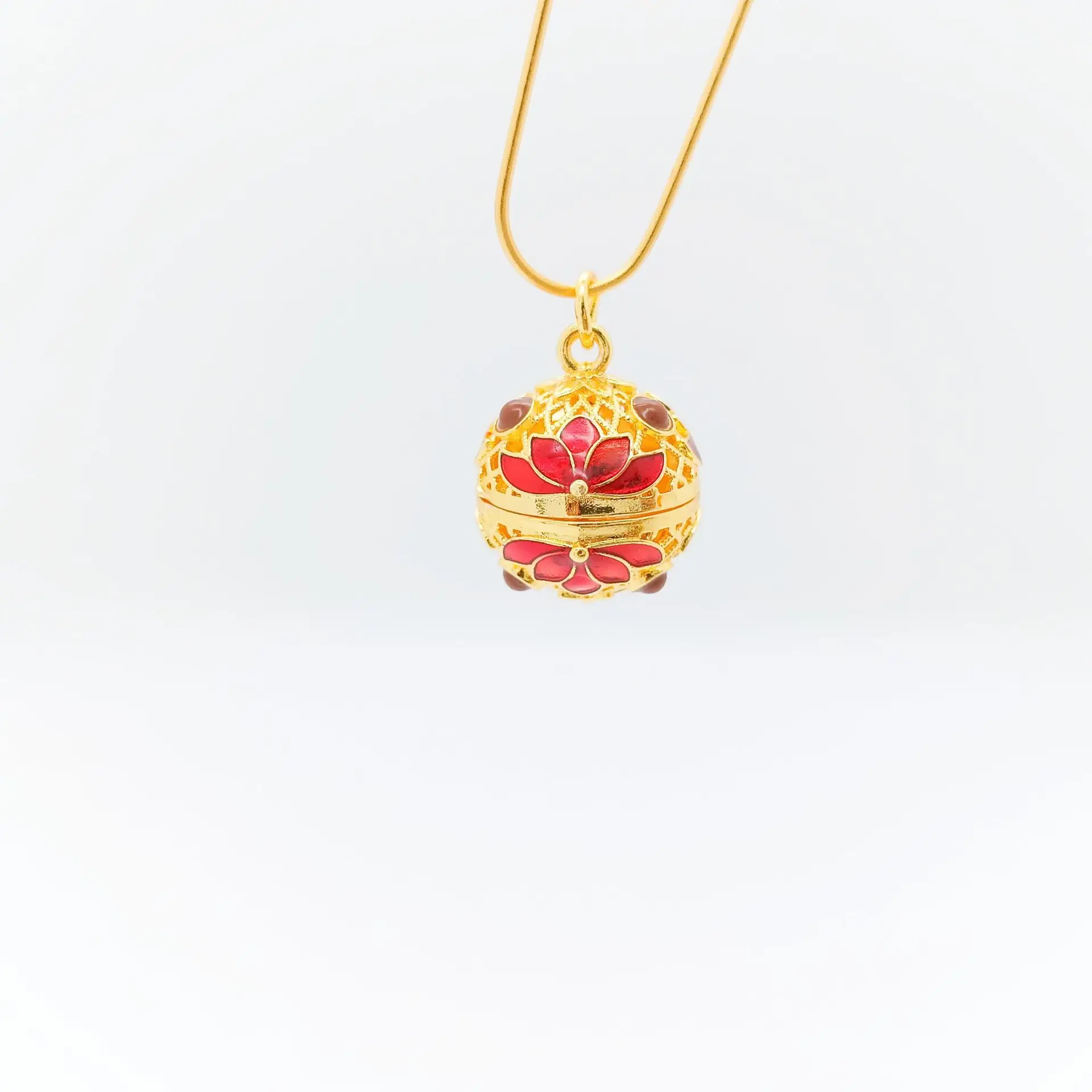 Golden Lotus Hollow Sachet Necklace with Color-Preserving Design - Image 5