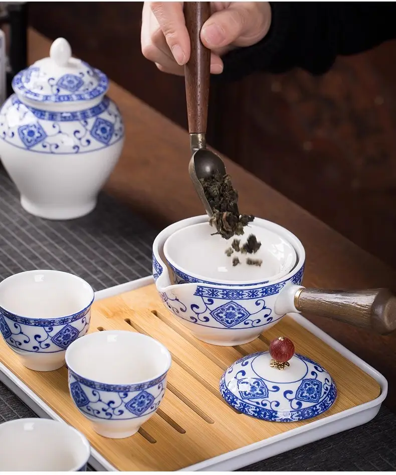 Blue Floral Travel Tea Set with Wooden Handle — feature 9