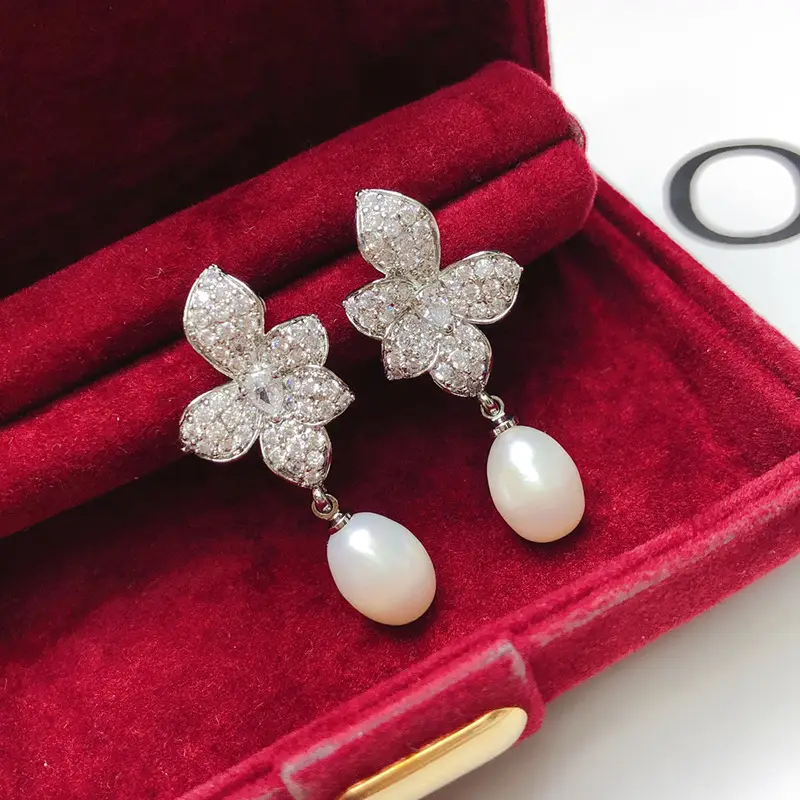 Women Pearl Earrings Light Luxury Water Drop Design - Image 3