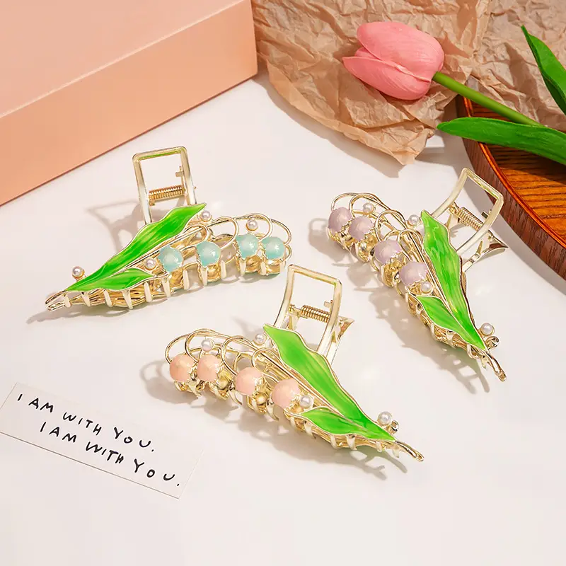 Golden Tulip Hairpin with Green Leaf Design - Image 19