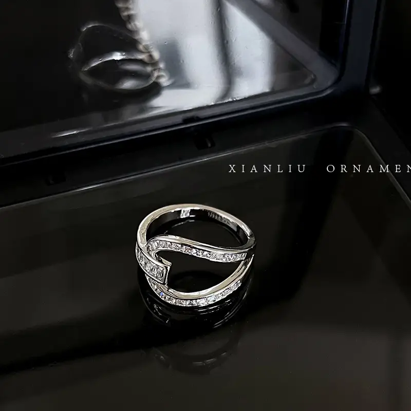 Women's Zircon Pig Nose Ring High-End Fashion 2025 - Image 2