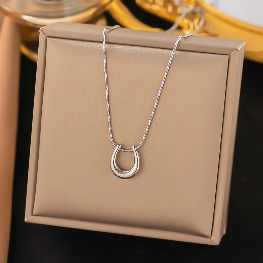 Gold U-Shaped Necklace for Women Wholesale 2023 - Image 3