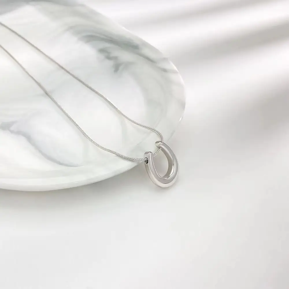 Gold U-Shaped Necklace for Women Wholesale 2023 - Image 5