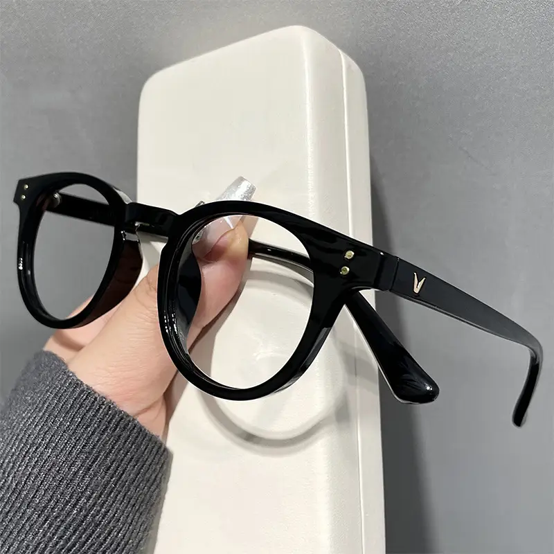 Black Rimmed Women's Myopia Glasses Retro Round Frame - Image 4