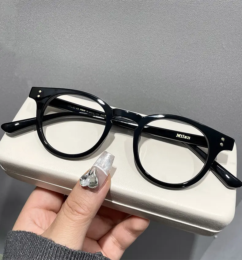 Black Rimmed Women's Myopia Glasses Retro Round Frame — feature 3