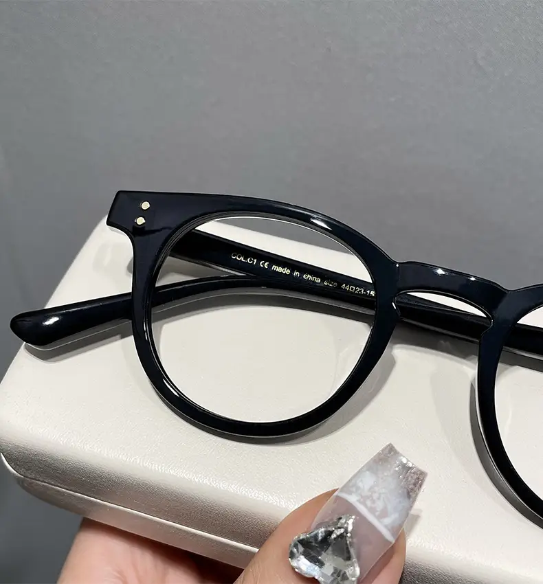 Black Rimmed Women's Myopia Glasses Retro Round Frame — feature 4