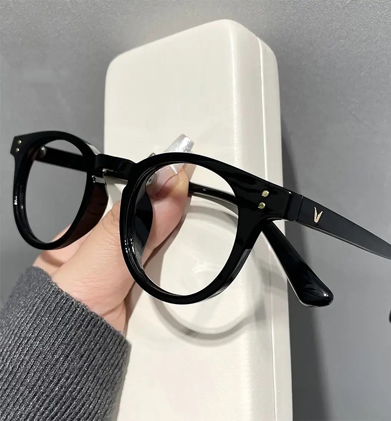 Black Rimmed Women's Myopia Glasses Retro Round Frame — feature 5