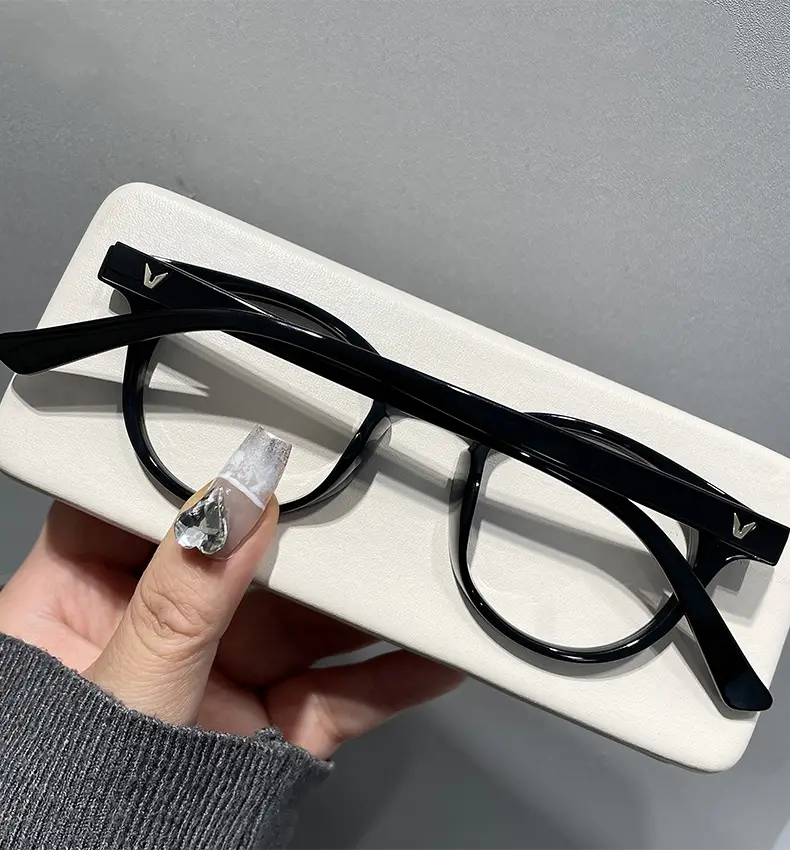 Black Rimmed Women's Myopia Glasses Retro Round Frame — feature 6