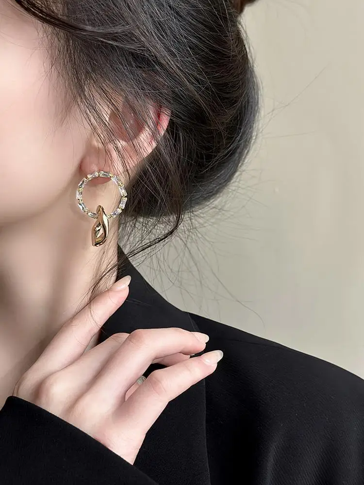 Dark Glory Park Yeon-Jin Rhinestone Hoop Earrings Light Luxury High-End Fashion — feature 19