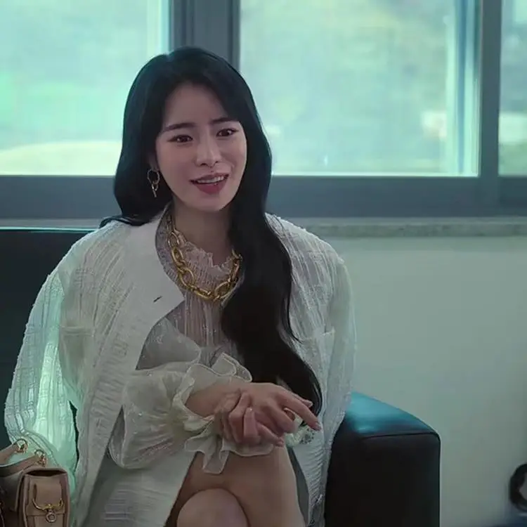 Dark Glory Park Yeon-Jin Rhinestone Hoop Earrings Light Luxury High-End Fashion — feature 3