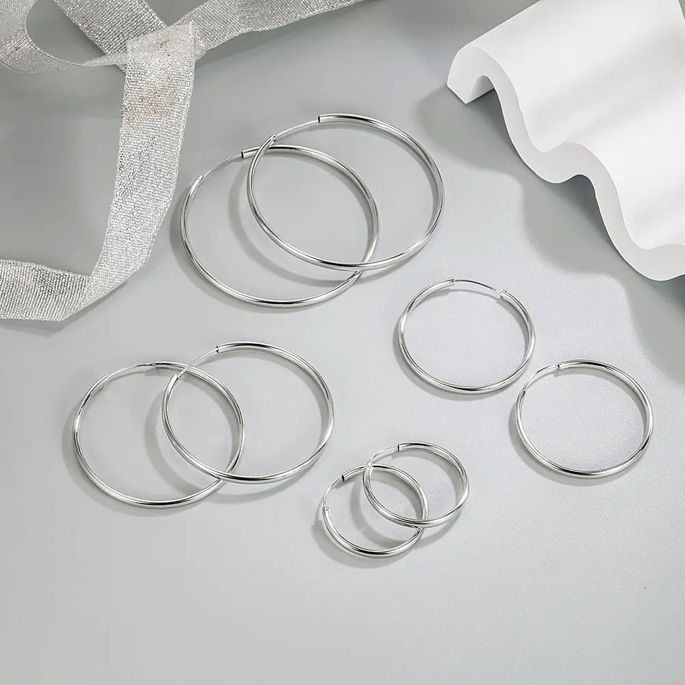 Cold Style Hollow Glossy Hoop Earrings for Women - Image 3
